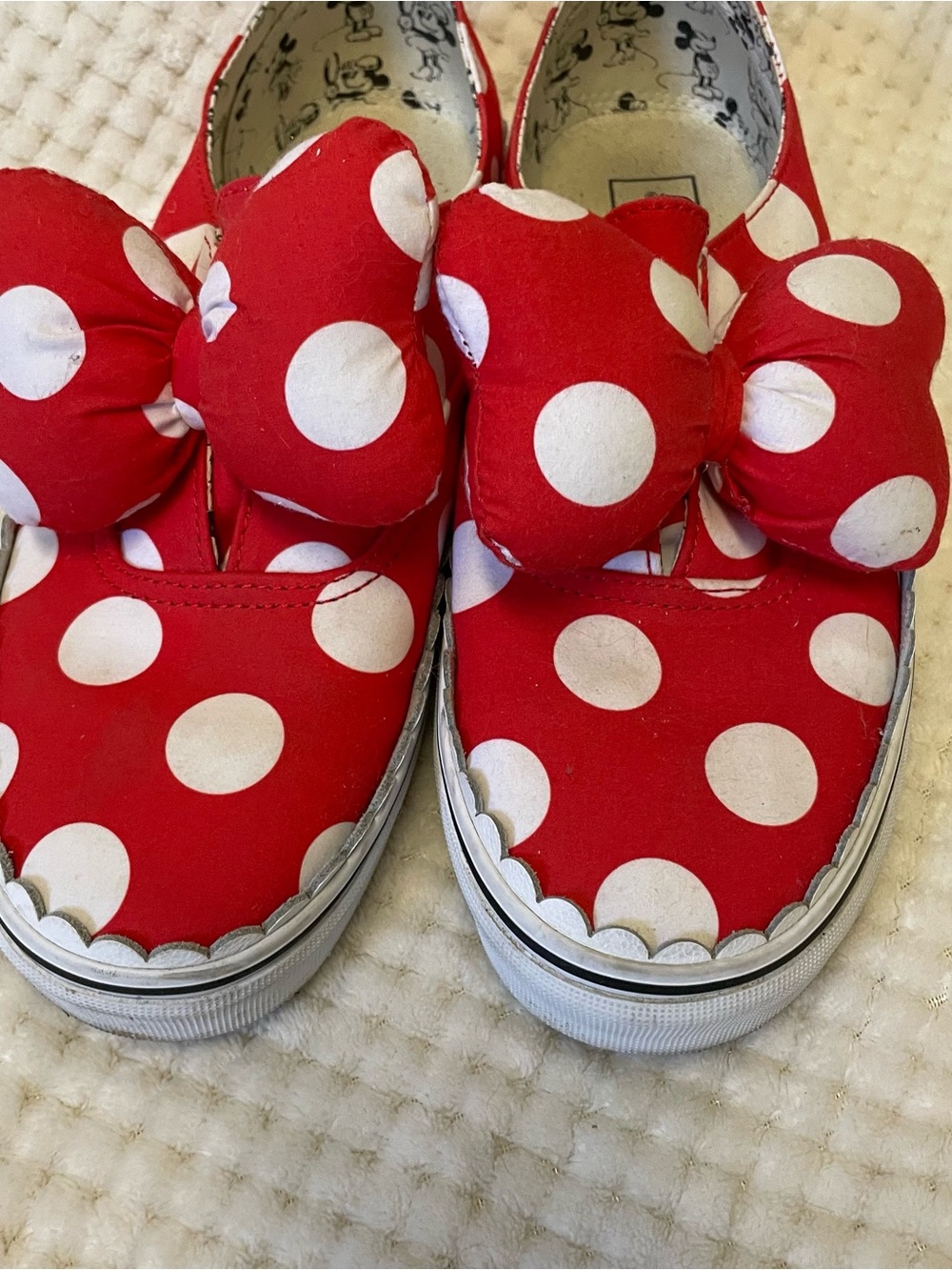 Vans x Disney Red and White Polka Dot Minnie’s Bows Slip-On Sneakers with Bow - Picture 2 of 11
